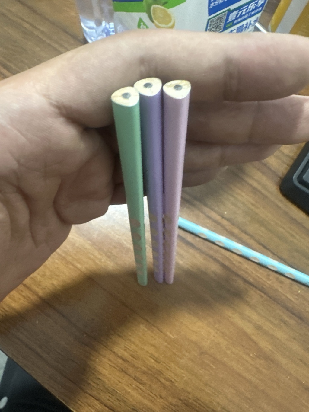 (2組)多巴胺兒童學習握姿定型洞洞防滑三角鉛筆 20入 — 圖 6